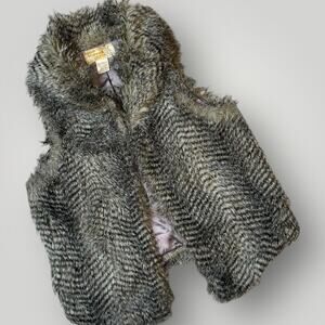 Francesca’s Faux Fur Vest Women’s Medium Gray Chevron Open Front W06